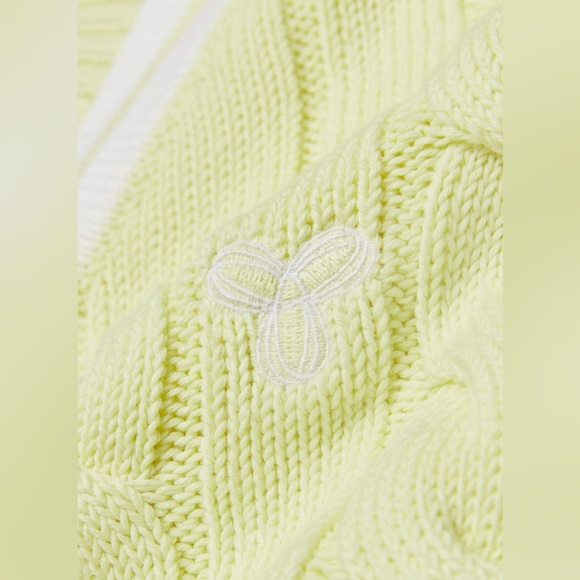 Aritzia Tna Clay Cable Knit V-neck Sweater Butter Yellow Size Small Oversized - Picture 2 of 12